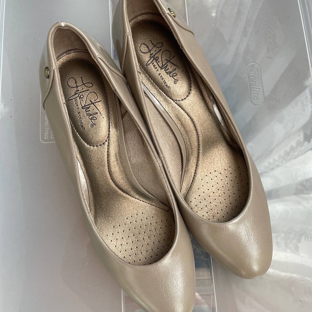 Life Stride Lively Heels ,size10M